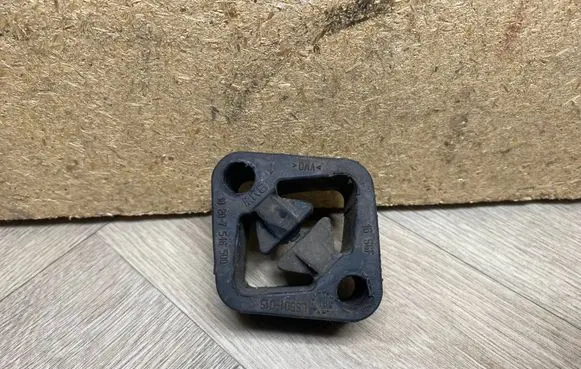 Muffler mount bracket/holder