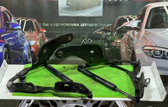 BMW Z4 E89 Tailgate/trunk/boot hinge 7191275