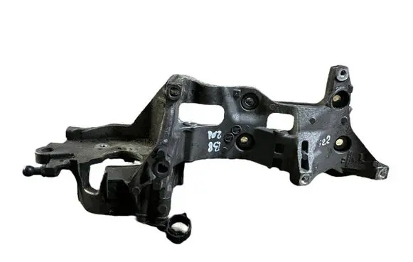 Volkswagen PASSAT B8 Generator/alternator bracket 04L903143D