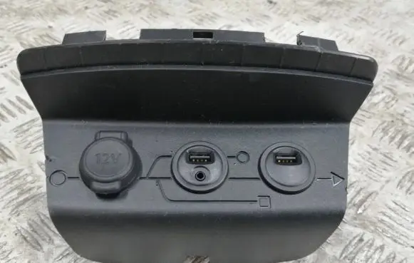 Peugeot 2008 I USB socket connector 