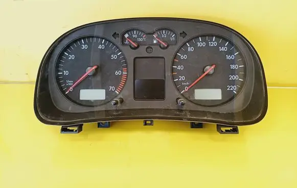 Volkswagen Golf IV Speedometer (instrument cluster) 1J0920826