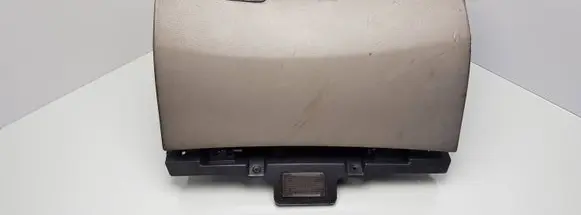 Volvo S80 Glove box