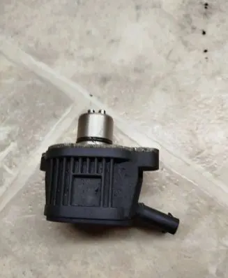 Volkswagen PASSAT B8 Camshaft vanos timing valve 04E906048A 10409903 2405170543134
