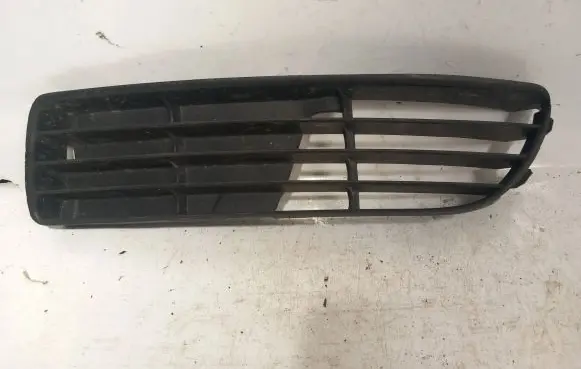 Audi A4 S4 B5 8D Front bumper lower grill 8d0807345