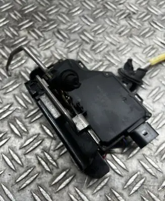 Loading door lock