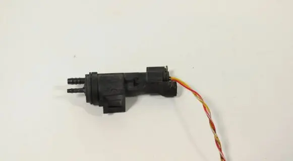 Mercedes-Benz E C207 W207 Turbo solenoid valve A0025407097