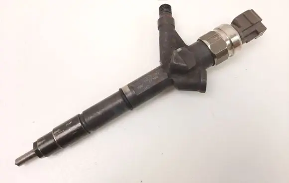 Nissan Primera Fuel injector AW421AW4 04G01391