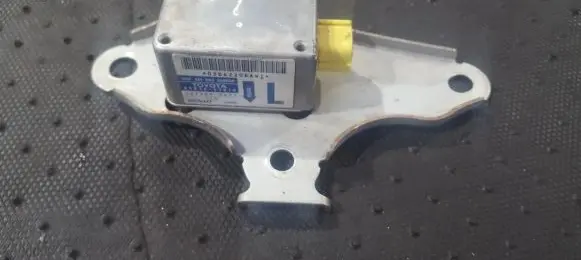 Lexus IS 200-300 Airbag control unit/module 8983053010 89830-53010