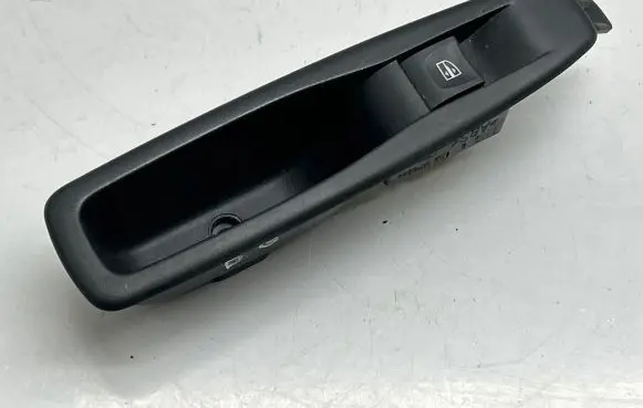 Renault Captur Electric window control switch 829614619R