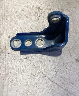 Ford Mustang VI Front door lower hinge P001A