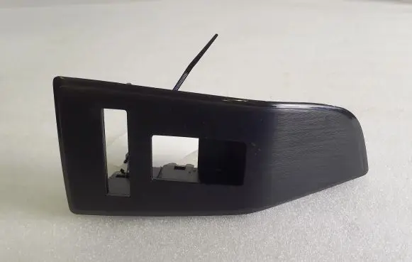 Nissan Qashqai J12 Front door window switch trim 809606UN0B