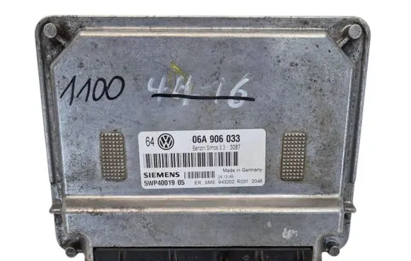 Volkswagen Golf IV Engine control unit/module 06A906033 5WP4001905