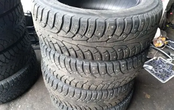 Opel Astra G R15 winter/snow tires with studs NOKIAN 18565R15