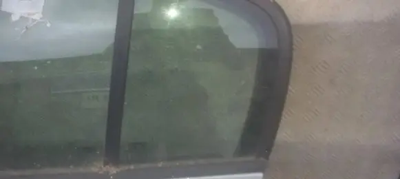 Renault Megane II Rear vent window glass 