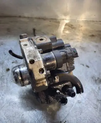 Volvo S80 Fuel injection high pressure pump 038099 8689591 0445010043