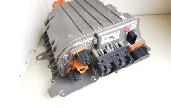 Voltage converter inverter