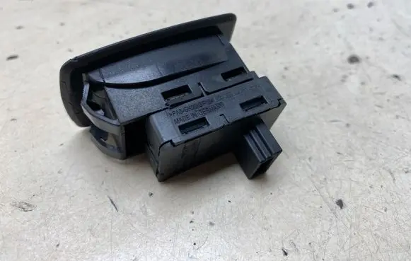 BMW 1 E81 E87 Electric window control switch 15939900 6945874 3080A
