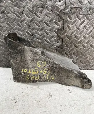 Volkswagen PASSAT B5.5 Engine mounting bracket 8D0199307P