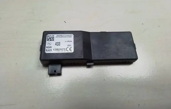 Opel Insignia A Door central lock control unit/module 13503204 F00HJ00491