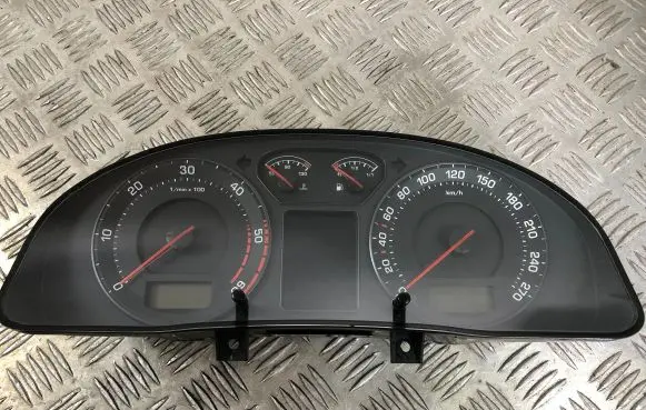 Speedometer (instrument cluster)