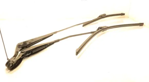 Peugeot 208 Front wiper blade arm