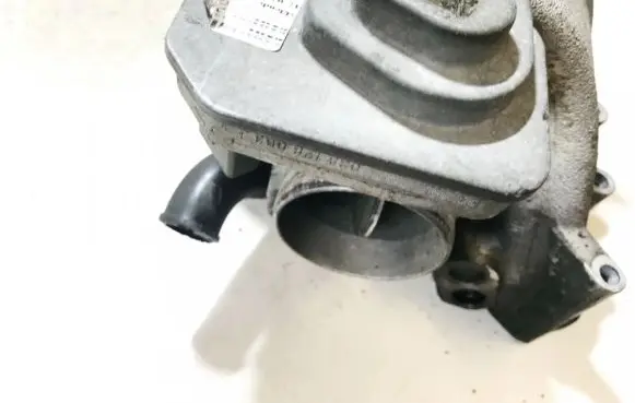 Volkswagen Golf V Throttle valve 038128063j b50950229