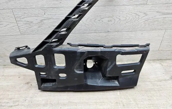 Skoda Octavia Mk3 (5E) Front bumper mounting bracket 5E0807055D