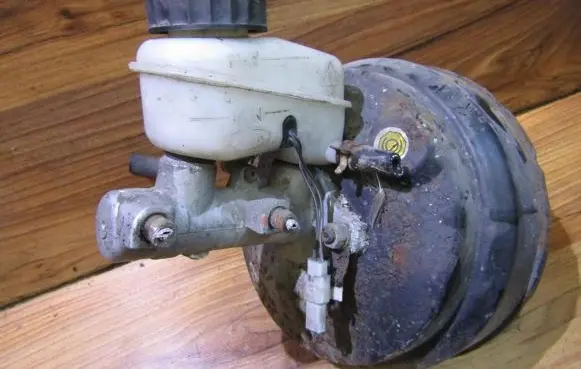 KIA Clarus Master brake cylinder