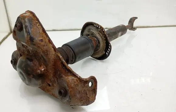Volkswagen PASSAT B5 Front shock absorber/damper 3B0413031A