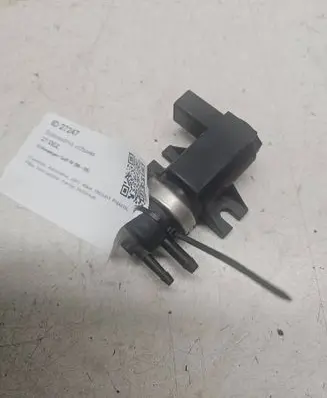 Volkswagen Golf IV Turbo solenoid valve 1J0906627