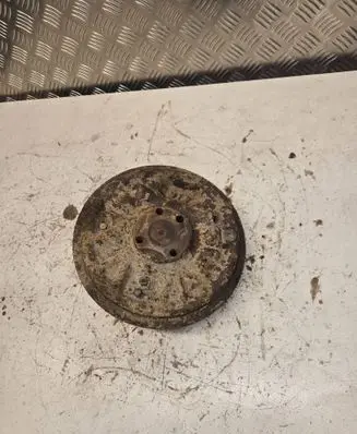 Volkswagen Golf III Rear wheel hub 