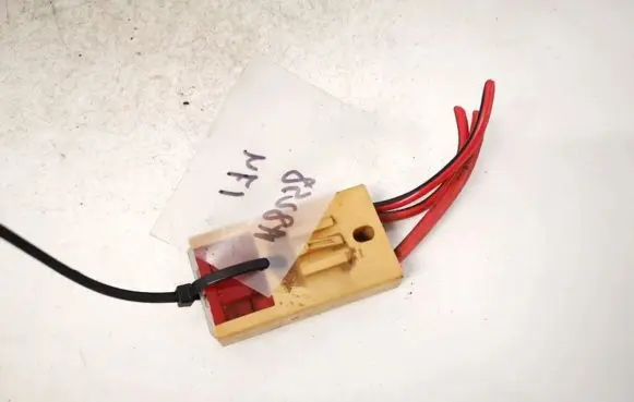 Audi A6 S6 C5 4B Fuse 8a0937530