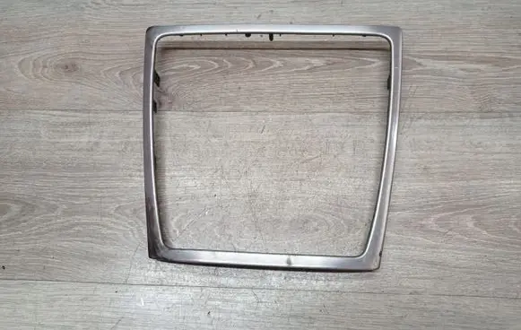 Volvo V70 Radio/GPS head unit trim 30672110