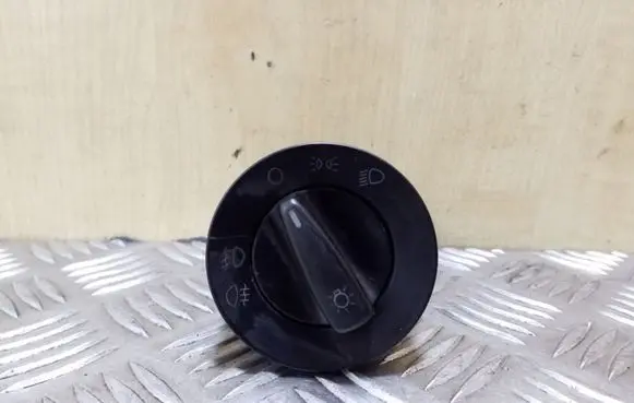 Volkswagen Golf IV Light switch 1C0941531A