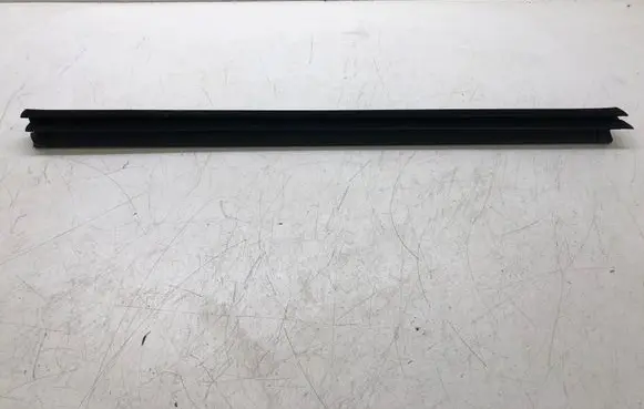 Peugeot 2008 I Front door glass trim molding 9673479180