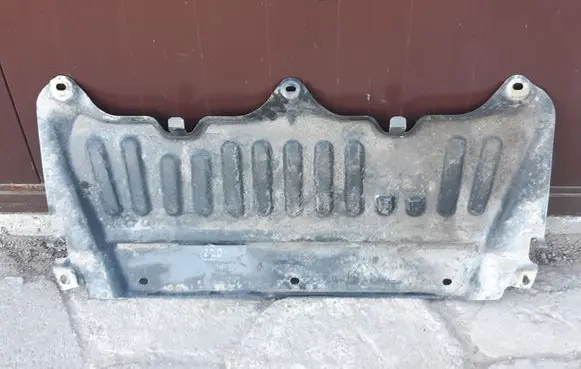 Engine splash shield/under tray
