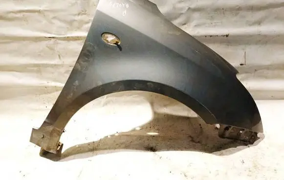 Suzuki Swift I Fender Pilka