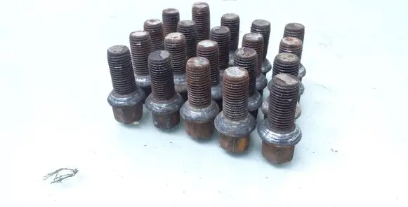 Volkswagen Touran I Nuts/bolts 