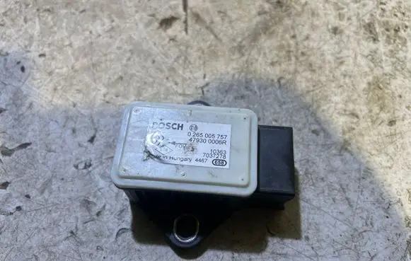 Nissan Qashqai+2 ESP acceleration yaw rate sensor 479300006R 7037278 0265005757