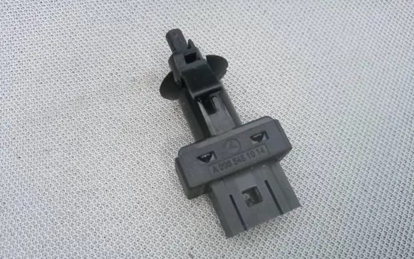Mercedes-Benz A W176 Clutch pedal sensor A0065451014