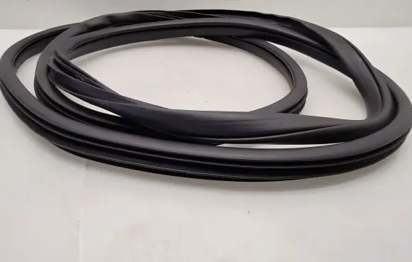 Suzuki Swift III Rubber seal front door (on door) 2309082250