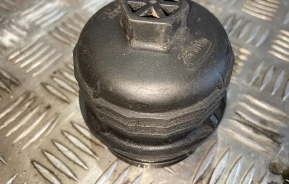 Opel Zafira C Oil filter cover UFI