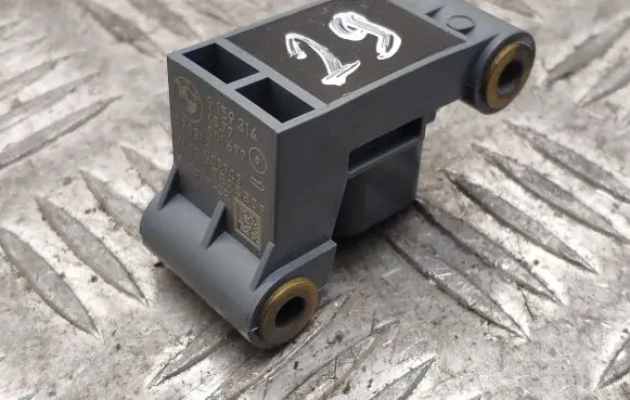 Passenger airbag on/off switch