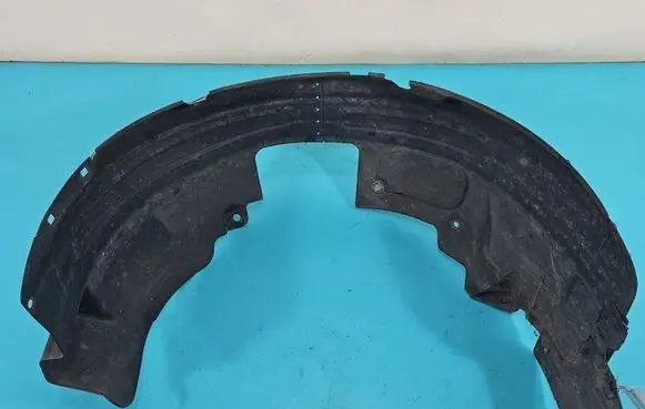 Front wheel arch liner splash guards