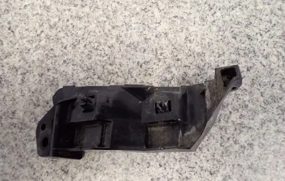 Suzuki SX4 Front bumper mounting bracket