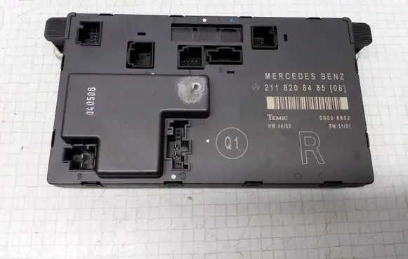 Mercedes-Benz E W211 Door control unit/module 2118208485