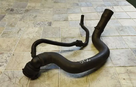 Volkswagen PASSAT B6 Engine coolant pipe/hose 1K0122101E