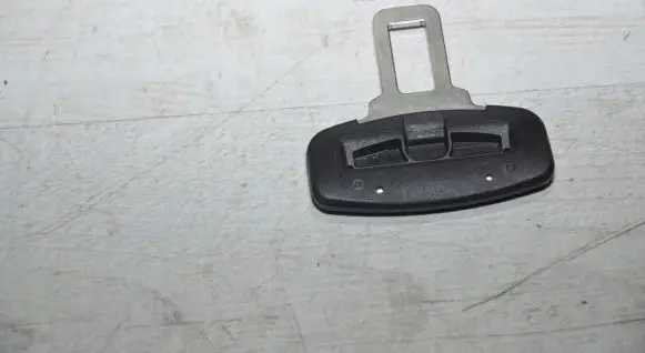 Rear seatbelt buckle