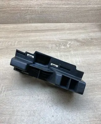 Mercedes-Benz E W212 Front bumper mounting bracket A2128852665
