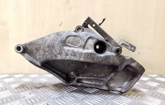 Volkswagen Touareg I Engine mounting bracket 070199307B 7L6971501D